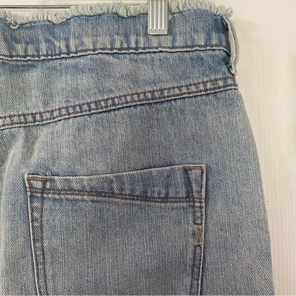 Express Straight Mini Mid Rise Distressed Light Wash Jean Denim Skirt Size 8 - Picture 8 of 14